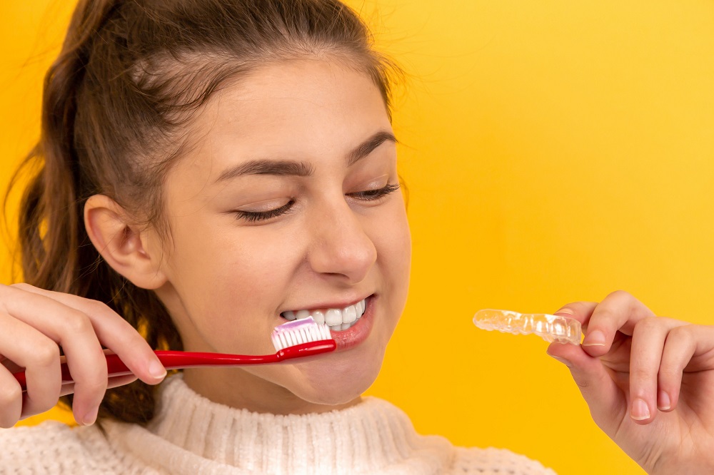 Ortodoncja nakładkowa – na czym polega?